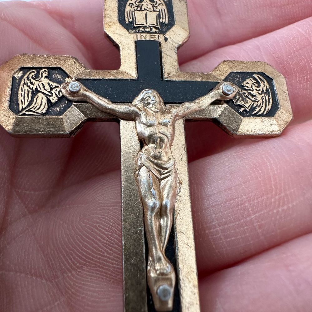 Vintage Gold Tone Crucifix Religious Cross Pendant - Picture 9 of 9
